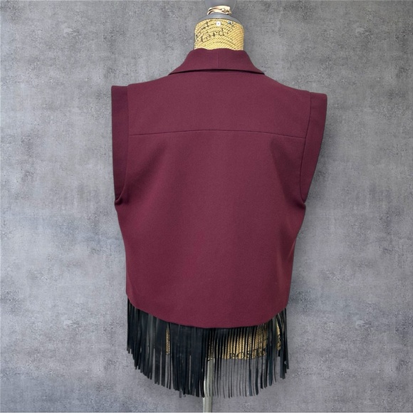 413 - RD STYLE VEST WITH REMOVEABLE FRINGE - Picture 4 of 16